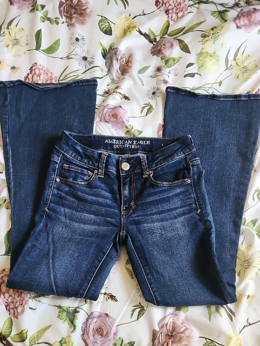 American Eagle Outfitters BOHO Flare Jeans SIZE 2 Short